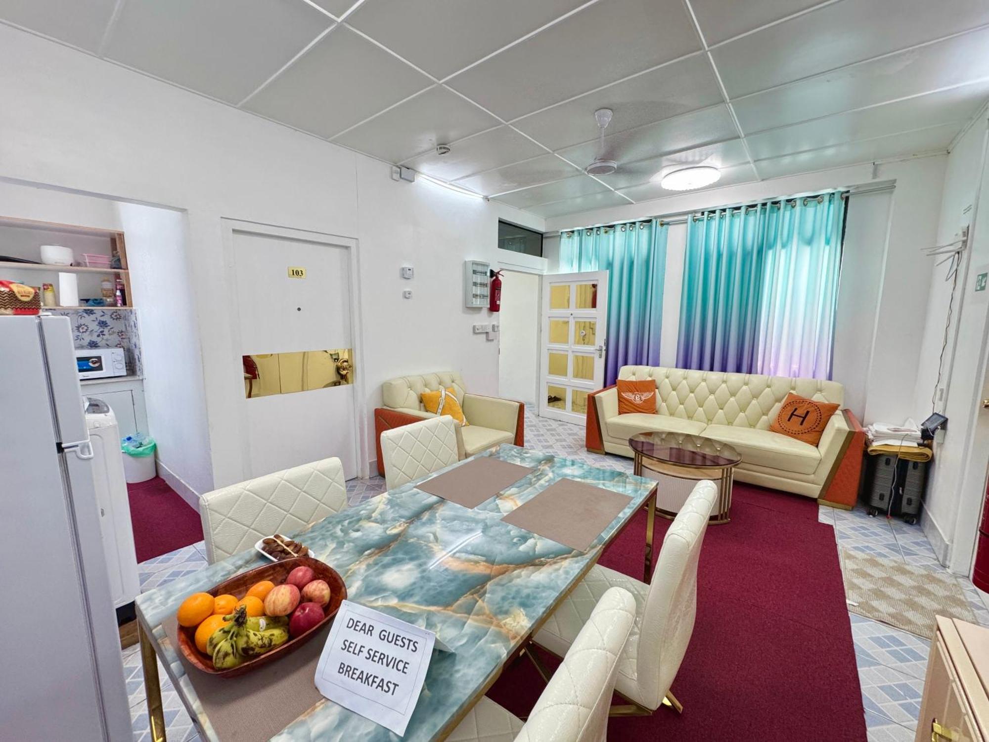 Ontrack Travel Transit Hotel 馬累 外观 照片